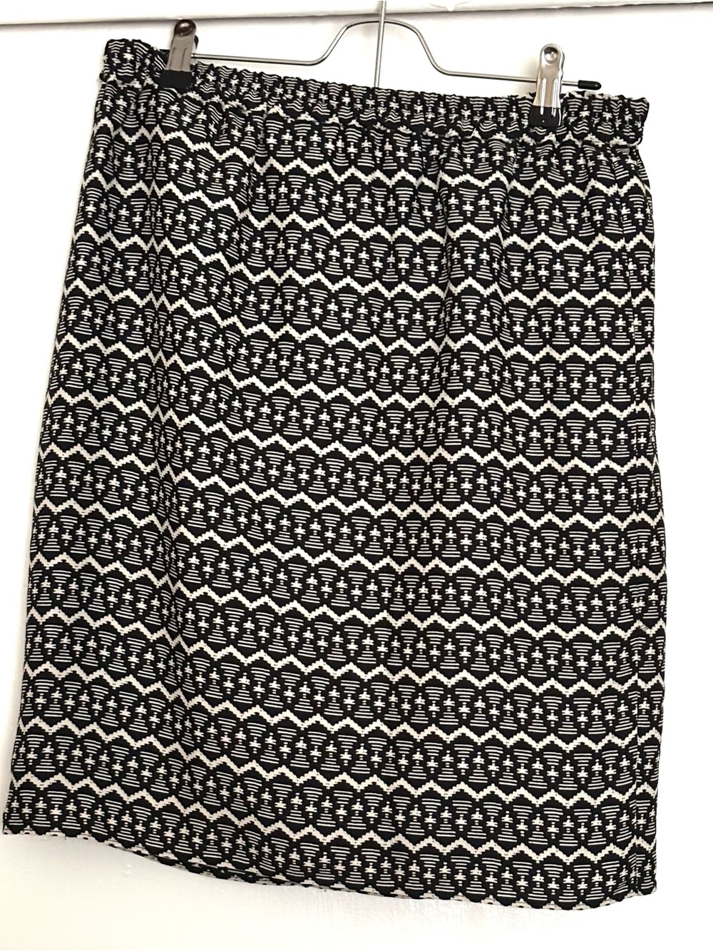 LOFT Black & White Geometric Print Skirt Size Medium - Picture 2 of 4